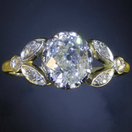 Vintage engagement ring with impressive 150 crt old mine brilliant cut 