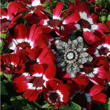 Victoriaanse uit goud en zilver met diamanten bezet bloem broche en hanger