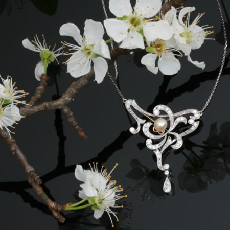 platinum Art Nouveau diamond pendant Jugendstil necklace