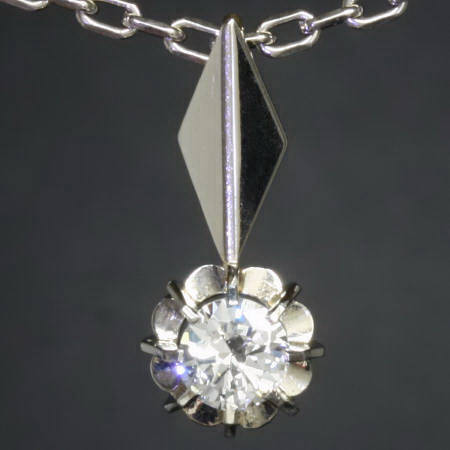 White gold Art Deco diamond pendant 0.35 crt