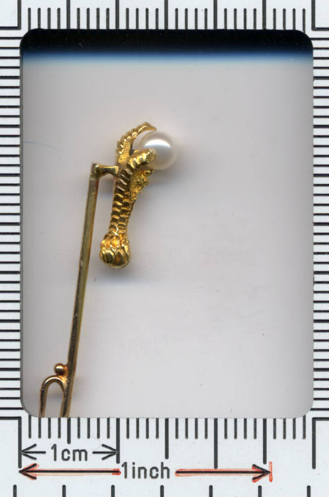 GOLDEN EAGLE CLAW HOLDING PEARL TIE PIN