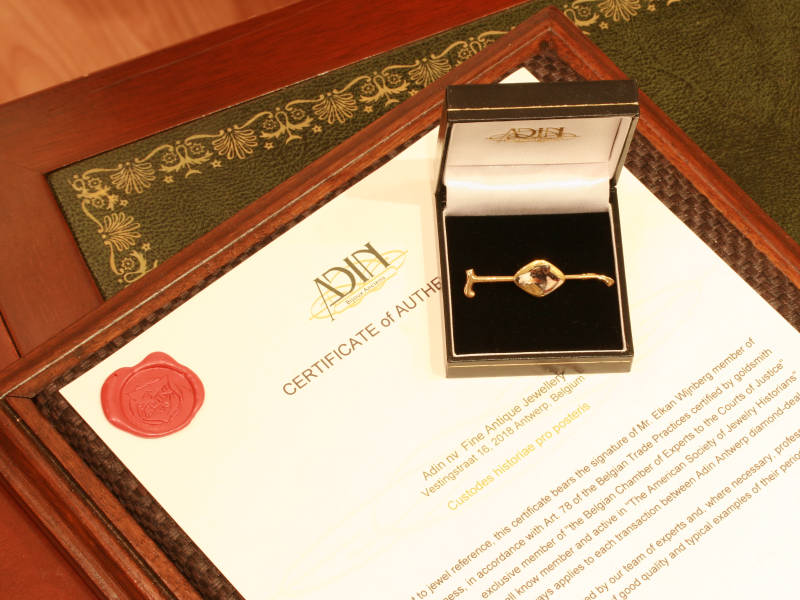 SPORTY 18K ENAMELLED DOG & STICK BAR BROOCH