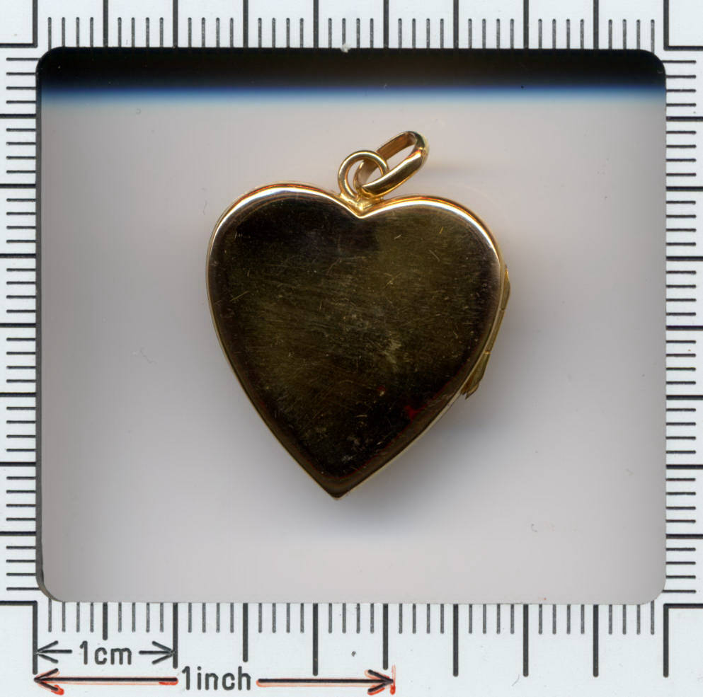 VICTORIAN BICOLOR WITH PEARLS HEART LOCKET