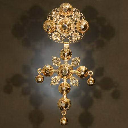 Pre-Victorian gold rose cut pendant