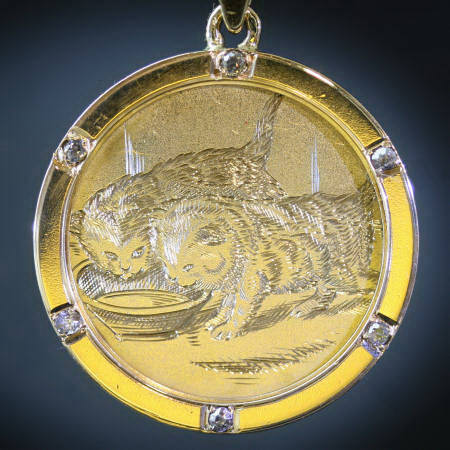 Diamond pendant with two engraved kittens