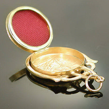 Victorian -steeplechase price- golden pendant (image 2 of 3)