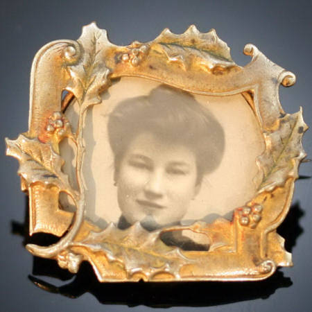 Art Nouveau picture frame brooch