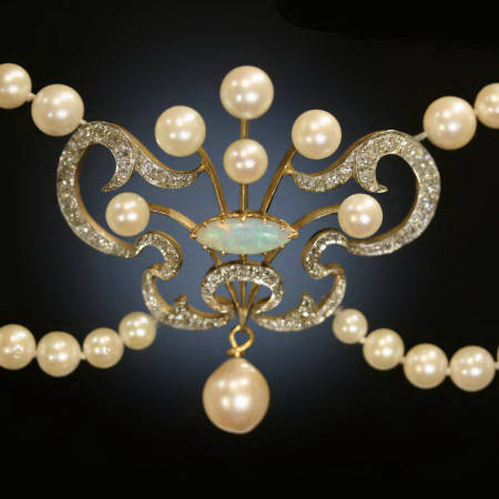 Art Nouveau necklace with old mine cut diamonds, pearls and an opal