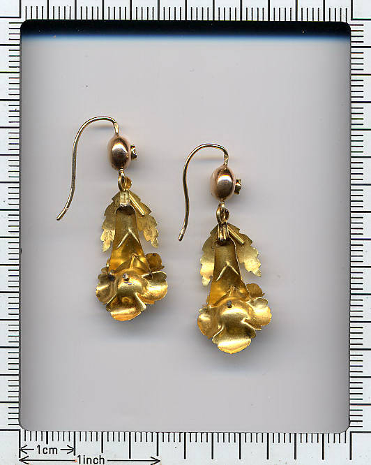 Unusual golden Victorian flowery earrings
