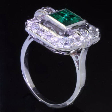 Absolute stunning emerald Art Deco ring