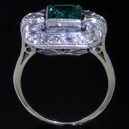 Absolute stunning emerald Art Deco ring