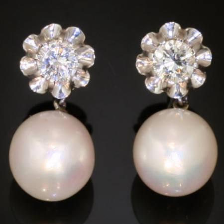 Platinum brilliant earstuds with big pearls