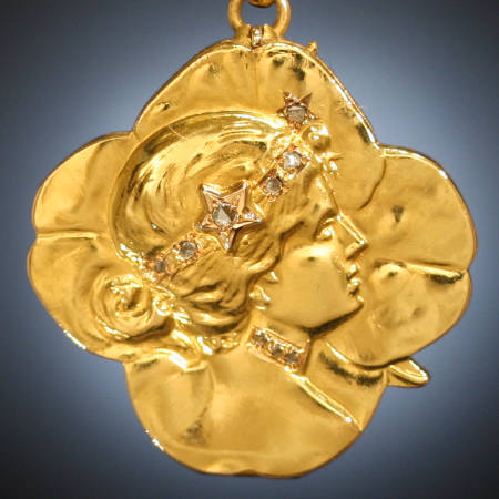 Locket typical Art Nouveau female head
