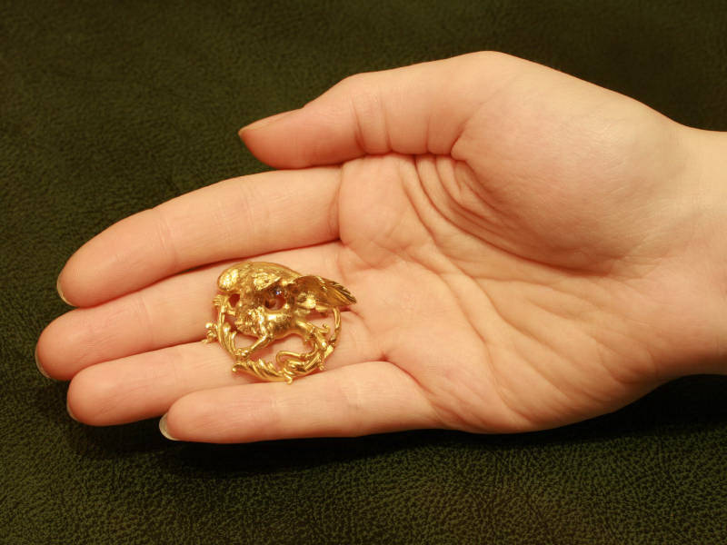 Victorian golden griffin brooch pendant (image 4 of 6)