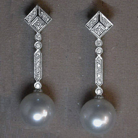 Long hanging diamond earrings with Austr. pearls (07026-4388)