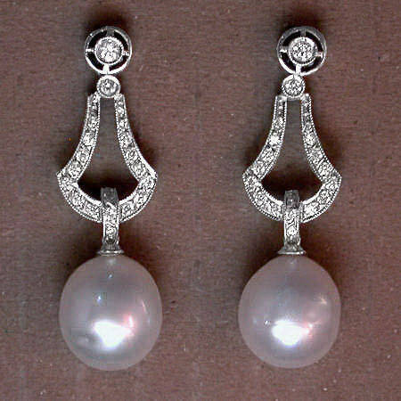 Long hanging diamond earrings with Austr. pearls (07031-4339)