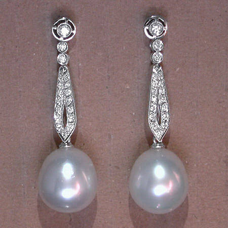Long hanging diamond earrings with Austr. pearls (07031-4389)