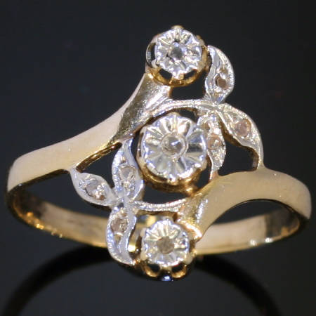 Elegant Victorian floral rose diamonds ring