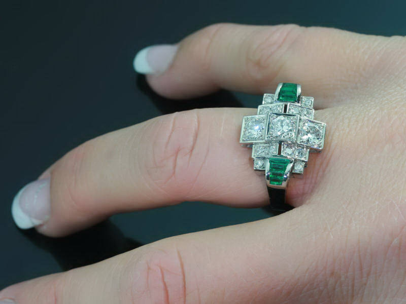 Platinum Art Deco brilliants emeralds engagement ring (image 4 of 5)