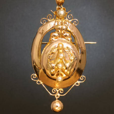 Red gold Victorian pendant and brooch with seed pearls