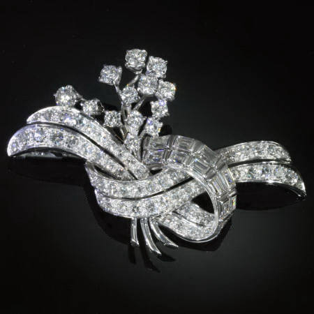 Sparkling estate platinum diamonds brooch