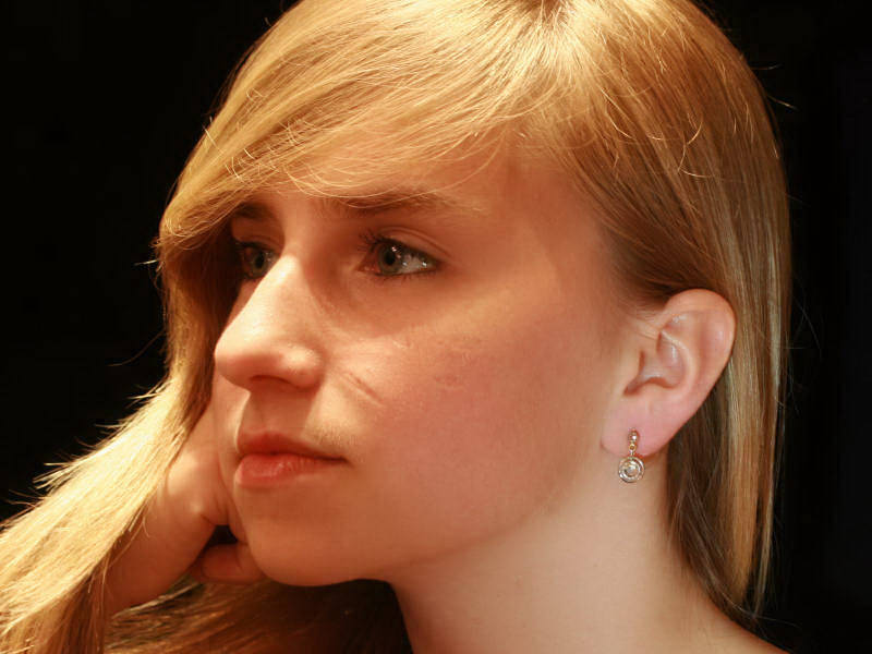 Two-tone gold Art Deco dangle earrings diamonds setting