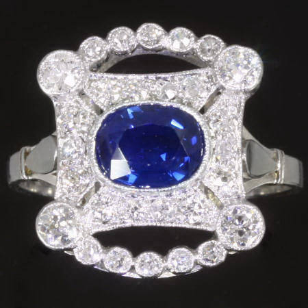 Very elegant platinum Art Deco sapphire and diamonds engagement ring