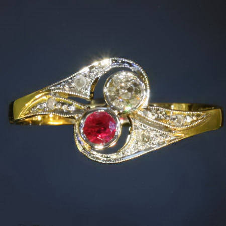 Late Victorian bi-color golden ruby and diamonds toi and moi ring