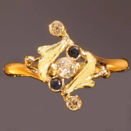 Flowery Victorian ring two tone gold with old mine cut diamonds and sapphires