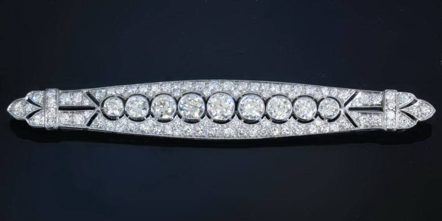 Enchanting Art Deco bar brooch in platinum loaded with 7.30 crt brilliants (image 2 of 5)