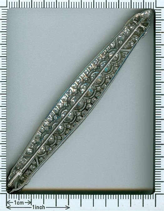 Enchanting Art Deco bar brooch in platinum loaded with 7.30 crt brilliants (image 5 of 5)