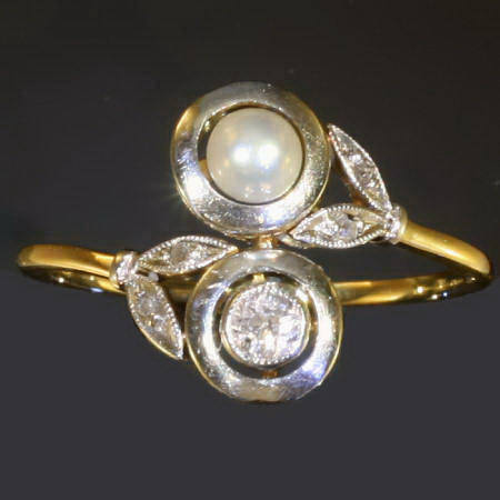 Early Art Deco toi and moi ring with diamonds and pearl