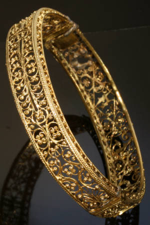 Amazing gold filigree Victorian bracelet from the Austro-Hungarian Empire (image 3 of 7)