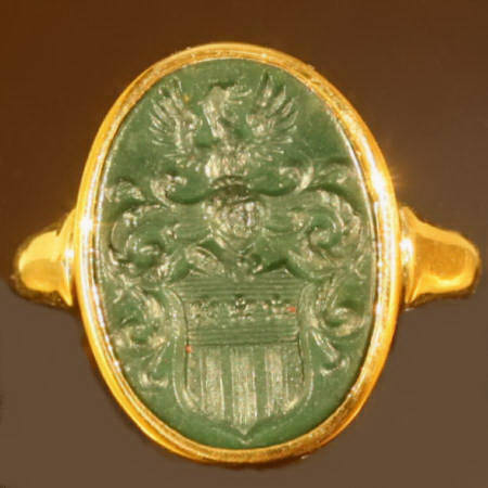 18K yellow golden Victorian signet ring with blazon engraved in jaspis