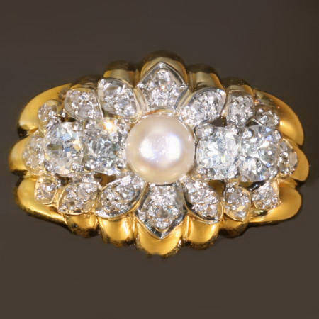Impressive 18K two tone golden ring from the fifties with brilliants and a pearl
