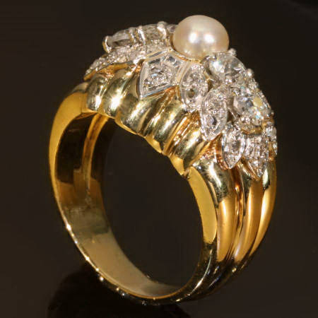 Impressive 18K two tone golden ring from the fifties with brilliants and a pearl