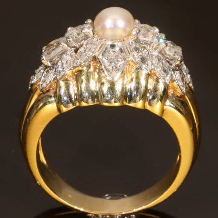Impressive 18K two tone golden ring from the fifties with brilliants and a pearl