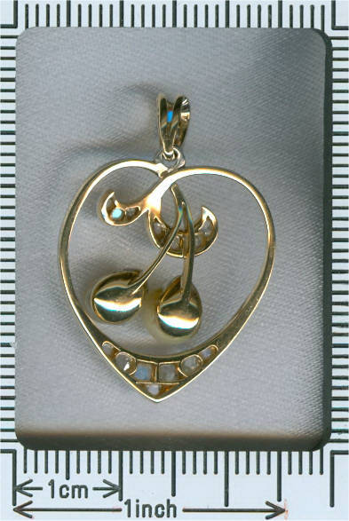 Romantic Art nouveau heart shape pendant with rose cut diamonds and pearls (image 3 of 4)