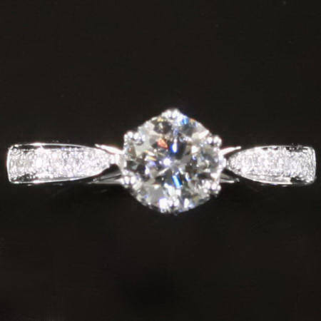18K White golden engagement ring with big brilliant cut diamond