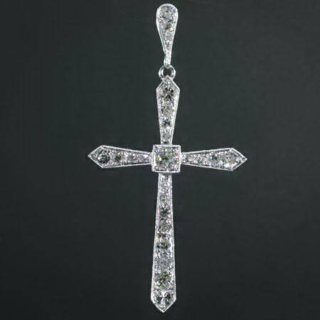 Sparkling platinum Art Deco brilliant covered cross