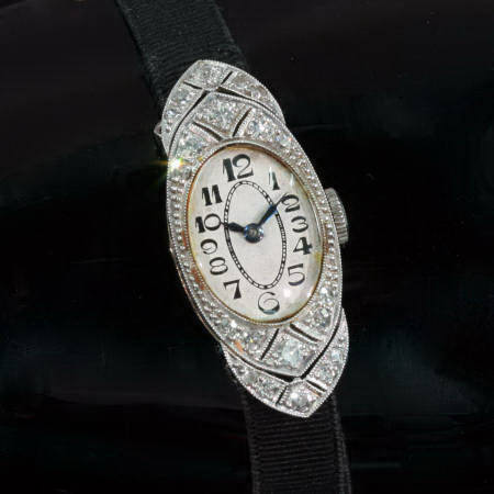 Elegant diamond platinum Art Deco ladies wrist watch