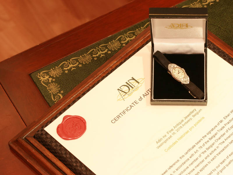 Elegant diamond platinum Art Deco ladies wrist watch