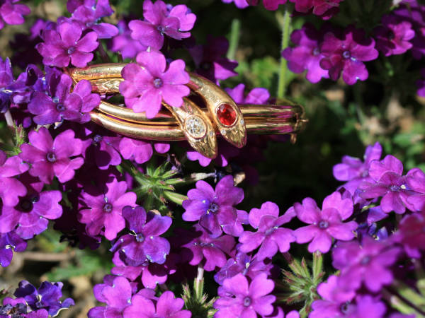 Antique gold double snakes bangle crafted in France (image 3 of 7)