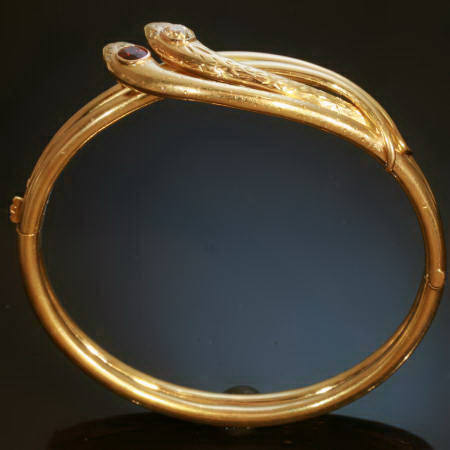 Antique gold double snakes bangle crafted in France (image 5 of 7)