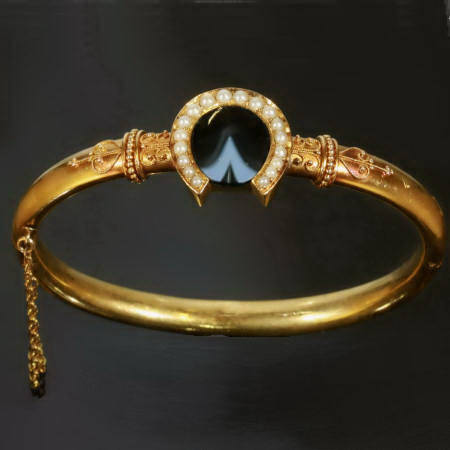 Victorian luck horse shoe bangle with neo-Etruscan filigree motifs