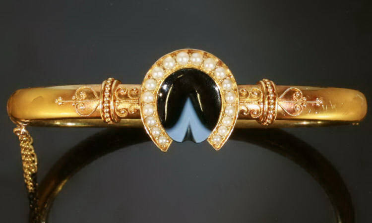 Victorian luck horse shoe bangle with neo-Etruscan filigree motifs (image 2 of 4)