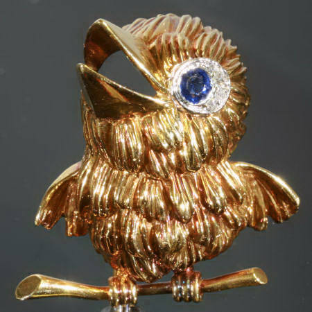 Typical fifties bejeweled golden bird brooch made in France
