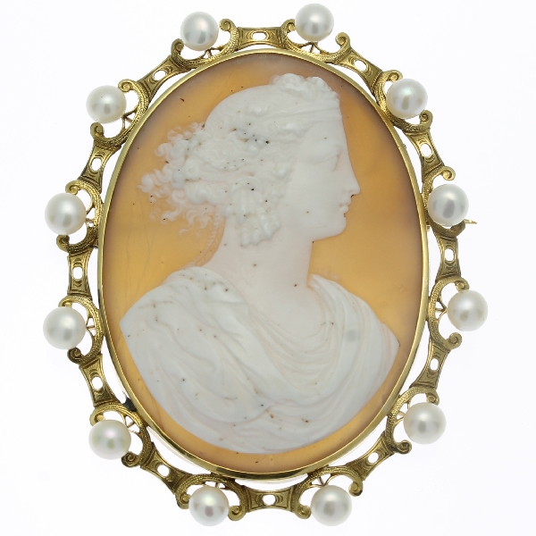 Well Engraved Victorian Brooch With Shell Cameo In Gold Mounting Images Par Adin Bijoux Anciens