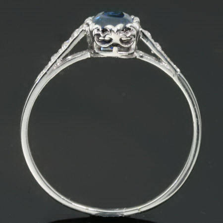 Platinum engagement ring with beautiful Kashmir sapphire (image 3 of 6)