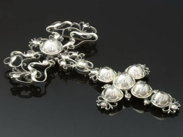 Impressive early 18th century Baroque cross with table cut rose cut diamonds